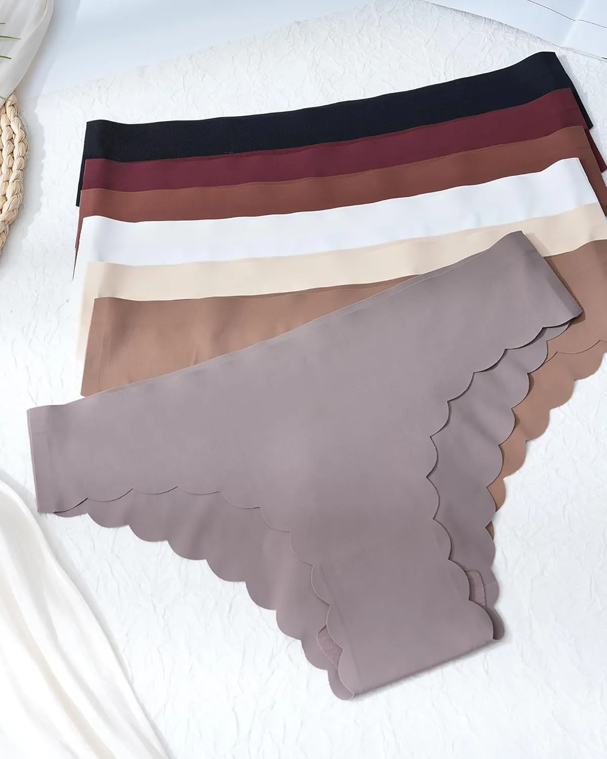 LEVAO Seamless Underwear for Women No Show Ice Silk Bikini Breathable Hipster Wavy Sides Invisibles Panties 7 Pack S-XL