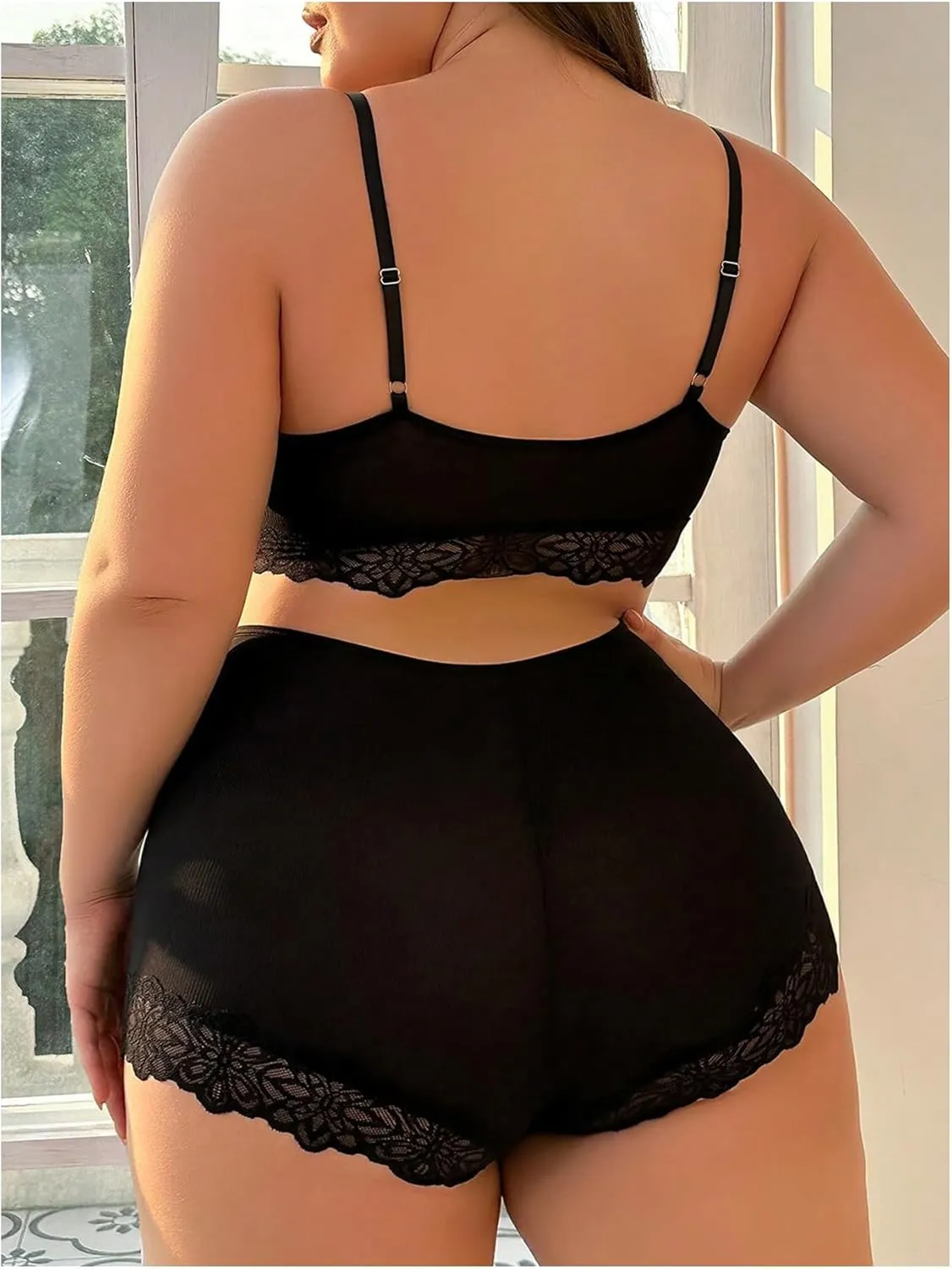 WDIRARA Women's Plus Size Contrast Lace Sexy Lingerie Set V Neck Wireless Bra and High Waist Panty 2 Piece Set