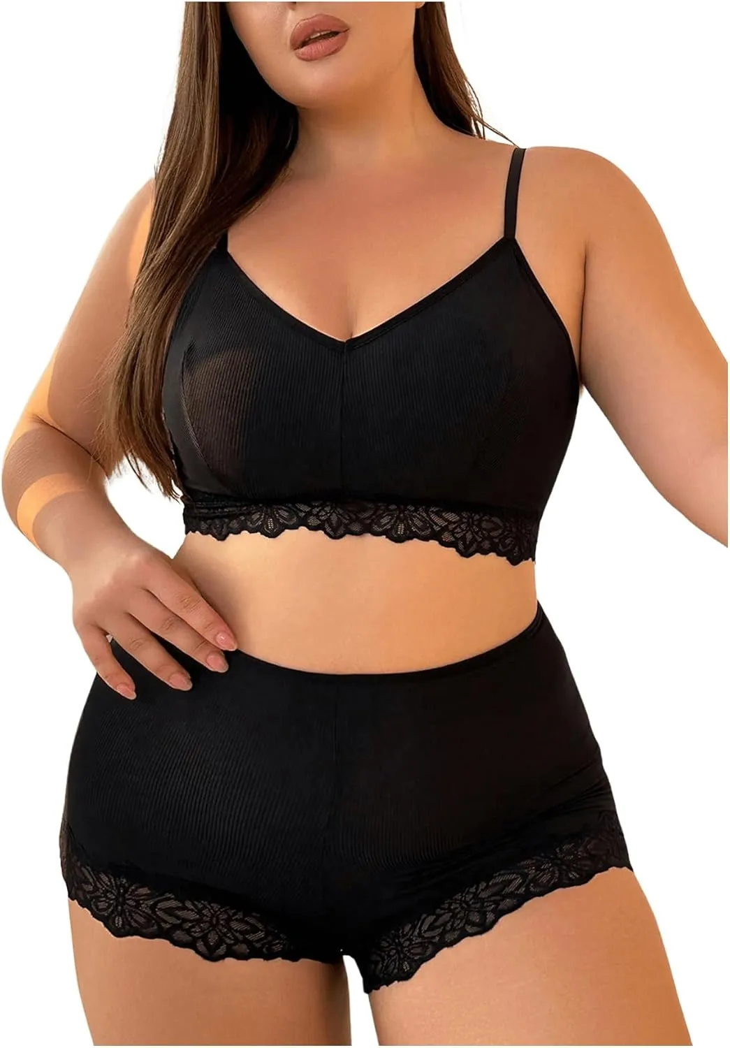 WDIRARA Women's Plus Size Contrast Lace Sexy Lingerie Set V Neck Wireless Bra and High Waist Panty 2 Piece Set
