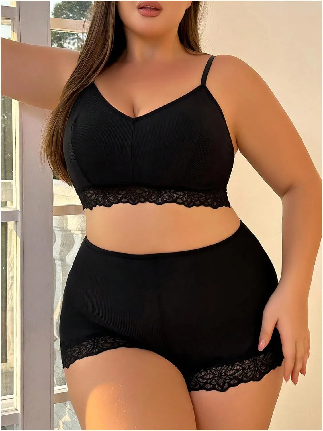 WDIRARA Women's Plus Size Contrast Lace Sexy Lingerie Set V Neck Wireless Bra and High Waist Panty 2 Piece Set